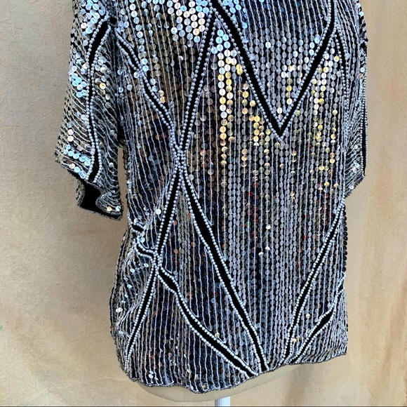 VINTAGE Silver Sequin Bead Metallic Disco Ball Top - Picture 8 of 9